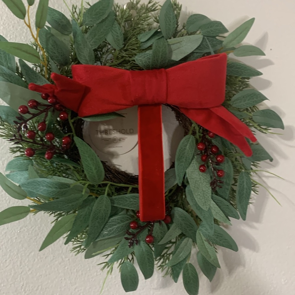 Threshold Faux Wreath Red Bow/Berrys Approximately 14 inches New - Picture 2 of 5